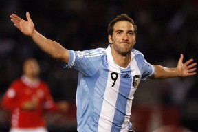 世界杯高清直播观看-巅峰对决激战60分钟，费德勒与TheShy双线挺进，下一轮悬念迭起！